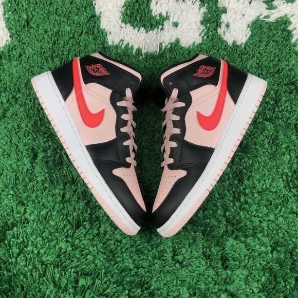 Nike Air Jordan 1 Mid GS Atmosphere Black Pink 6.5Y Women's 8 554725-604 - Picture 1 of 9